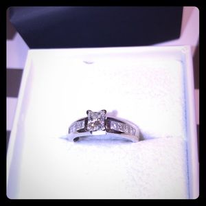 Woman’s Wedding Diamond ring